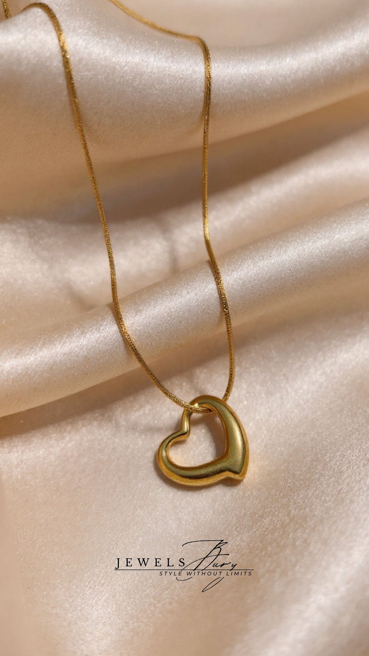 Swaying Heart Necklace