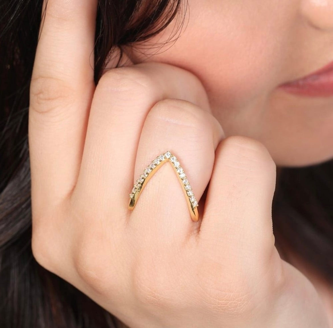 Elegant V-Shaped Gold Ring with Cubic Zirconia