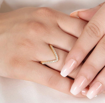 Elegant V-Shaped Gold Ring with Cubic Zirconia